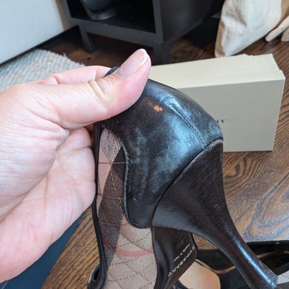 Burberry Check Plaid Pumps, size 38 - Picture 8 of 10